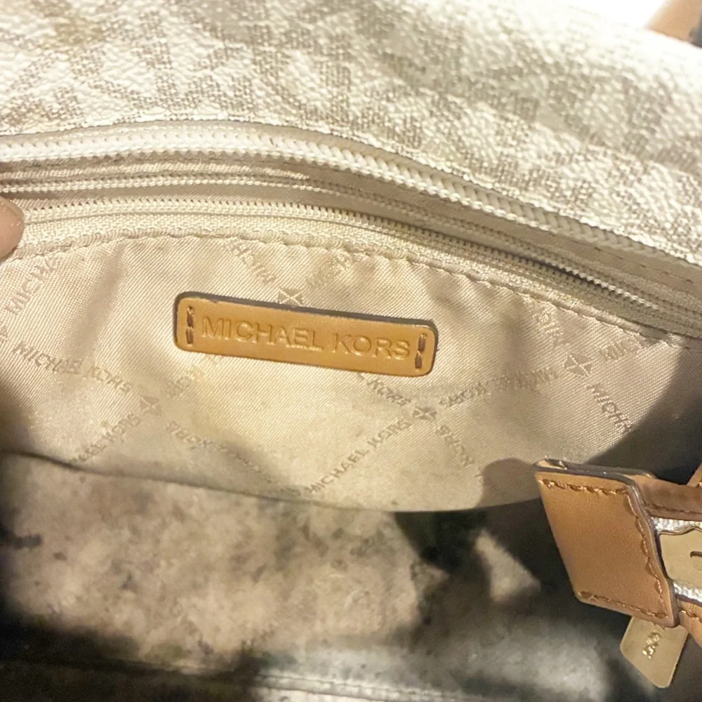 Michael Kors MK Small Vanilla Messenger Handbag Bag Purse‎ Shopper Lady